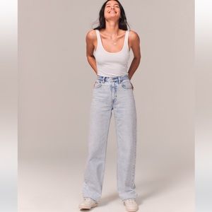 LIKE NEW Abercrombie & Fitch High Rise Loose Jean - size 26 short.